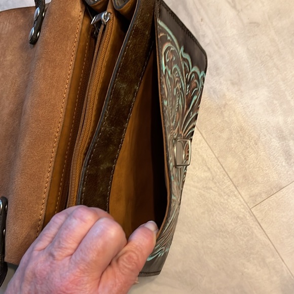 Patricia Nash New without tags  Crossbody bag  tooled Leather  bronze brown mint - Picture 11 of 17